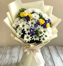 Букет цветов из:  Ирисы, Хризантемы и Розы в Шуе